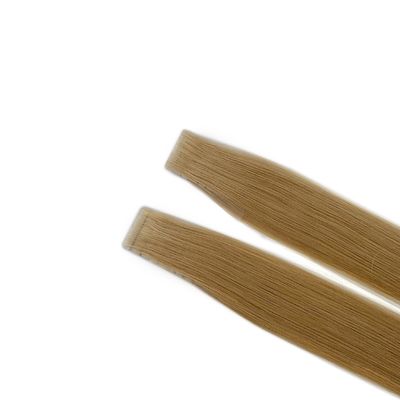 Zusammengestellte Anfrage für vorgebundene Haarverlängerungen in Blondinen